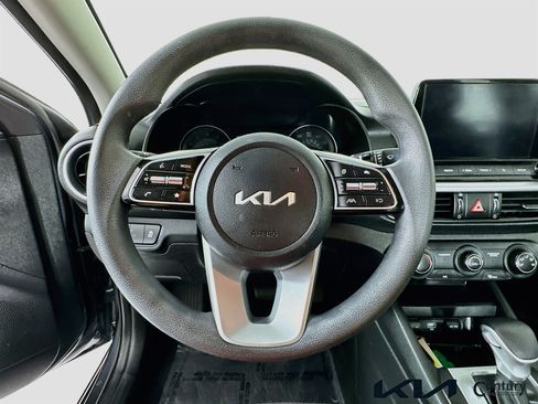 Used 2023 Kia Forte LXS w/ LXS Technology Package FWD image 11