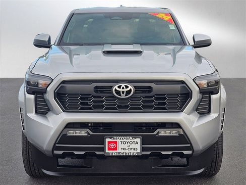 Used 2024 Toyota Tacoma TRD Sport image 8