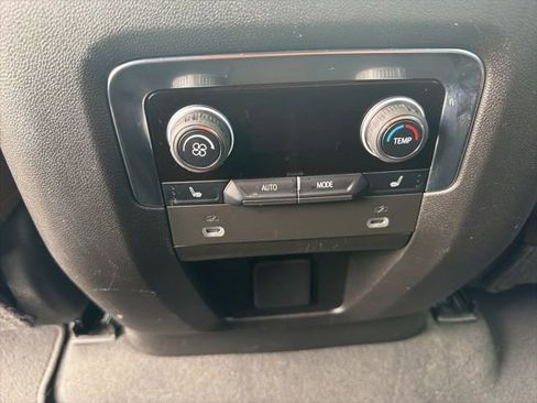 Used 2022 Chevrolet Tahoe High Country RWD image 15
