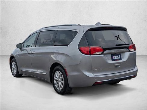 Used 2018 Chrysler Pacifica Touring-L image 7