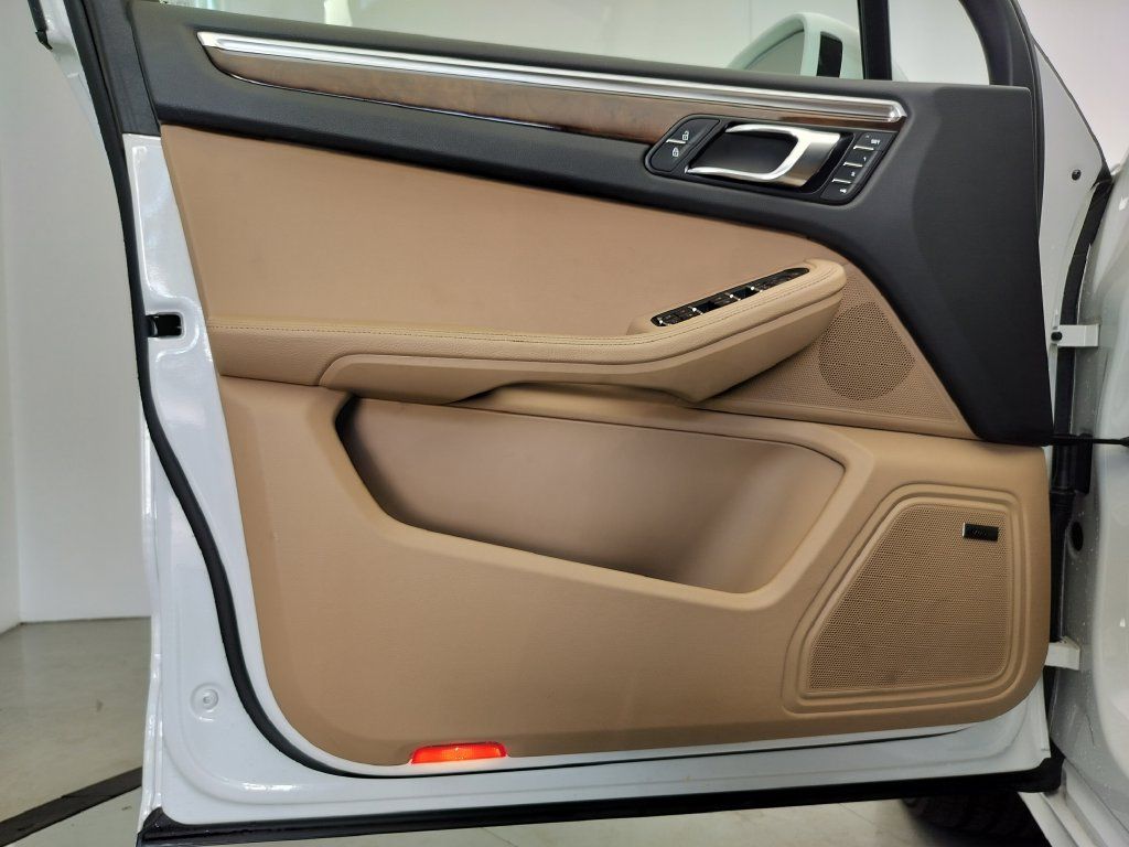 Certified 2024 Porsche Macan S w/ Premium Plus Package AWD/4WD image 19
