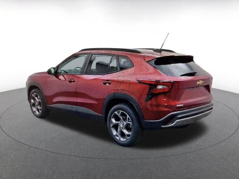 Used 2025 Chevrolet Trax LT w/ LT Convenience Package FWD image 7