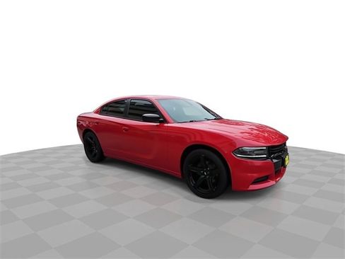 Used 2018 Dodge Charger SXT w/ Blacktop Package image 2