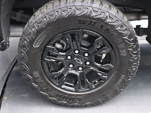 Used 2023 Chevrolet Silverado 1500 ZR2 w/ Technology Package image 12