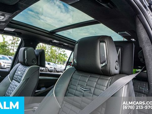 Used 2026 Cadillac Escalade ESV Platinum Sport w/ LPO, ONYX Package AWD/4WD image 21