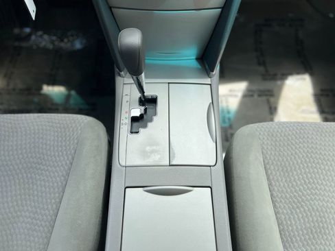 Used 2010 Toyota Camry LE FWD image 17