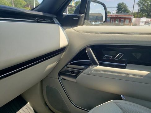 Used 2025 Land Rover Range Rover SE AWD/4WD image 30