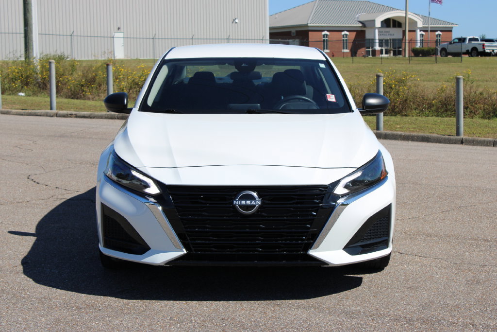 Used 2025 Nissan Altima 2.5 SV FWD image 3