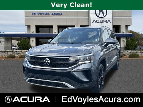 Used 2022 Volkswagen Taos SE FWD image 1