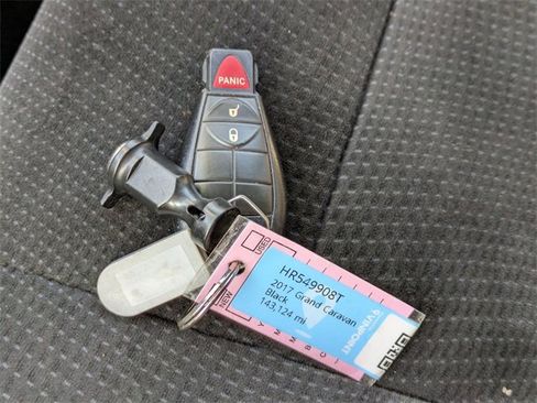 Used 2017 Dodge Grand Caravan SE image 31