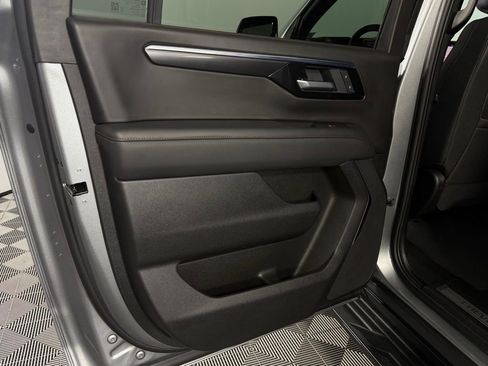 Used 2025 Chevrolet Suburban RST image 26