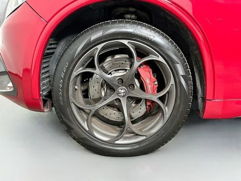 Used 2018 Alfa Romeo Stelvio Quadrifoglio w/ Driver Assist Dynamic Package AWD/4WD image 36