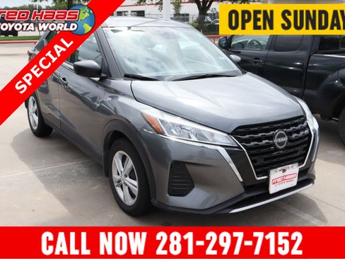 Used 2025 Nissan Kicks Play S image 1