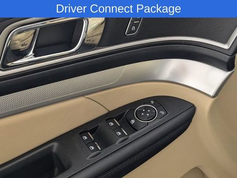 Used 2017 Ford Explorer XLT w/ Equipment Group 202A AWD/4WD image 13