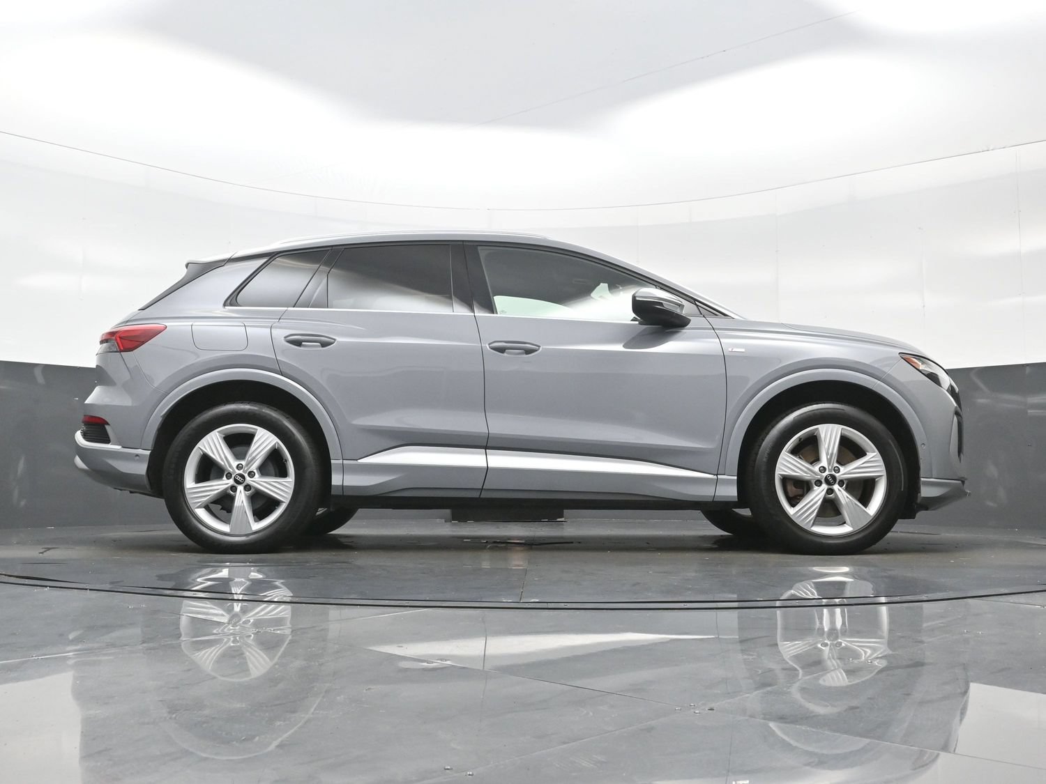 Used 2023 Audi Q4 e-tron Premium Plus w/ Premium Plus AWD/4WD image 32