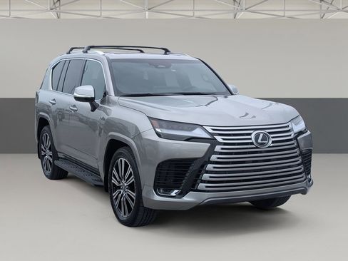 Used 2025 Lexus LX 600 4WD w/ Accessory Package (2T) image 2