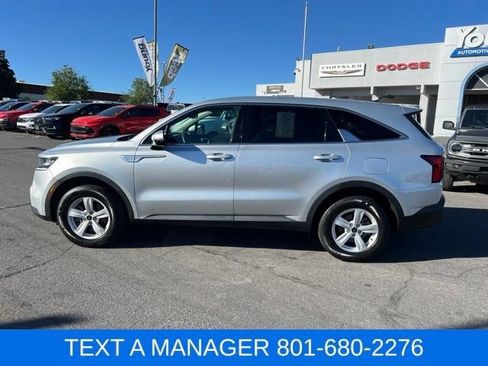 Used 2021 Kia Sorento LX AWD/4WD image 2