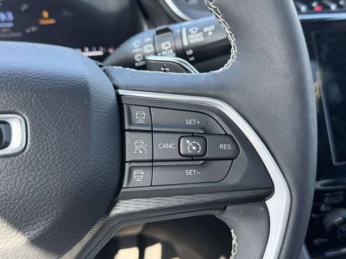 Used 2023 Jeep Grand Cherokee Altitude image 19