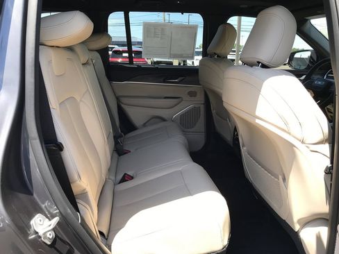 Used 2022 Jeep Grand Cherokee Limited 4xe w/ Luxury Tech Group II AWD/4WD image 15
