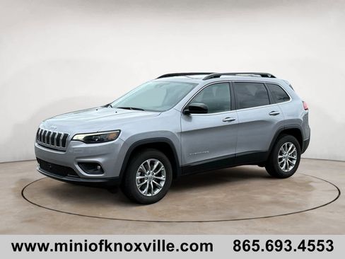 Used 2022 Jeep Cherokee Latitude Lux w/ Sun & Sound Group AWD/4WD image 7