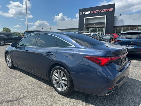 Used 2019 Toyota Avalon XLE FWD image 3