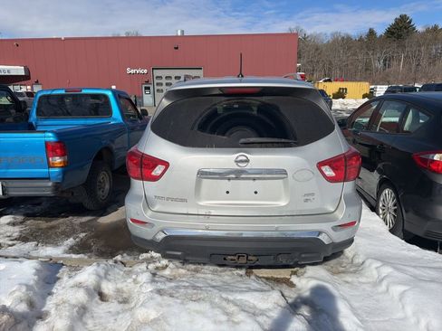 Used 2018 Nissan Pathfinder SV w/ SV Tech Package image 5