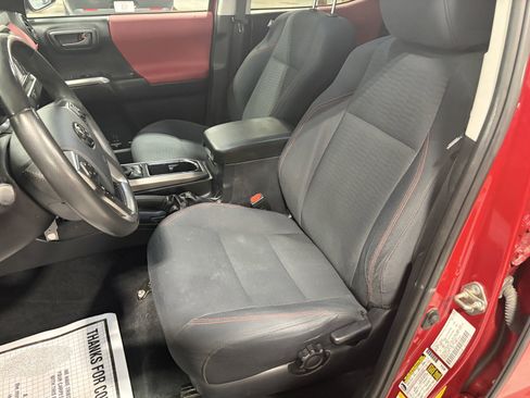 Used 2019 Toyota Tacoma SR5 AWD/4WD image 11