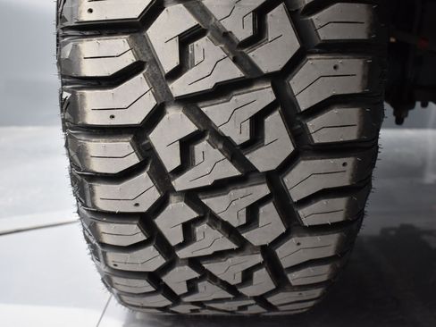 Used 2022 Ford F250 Lariat w/ Black Appearance Package image 18