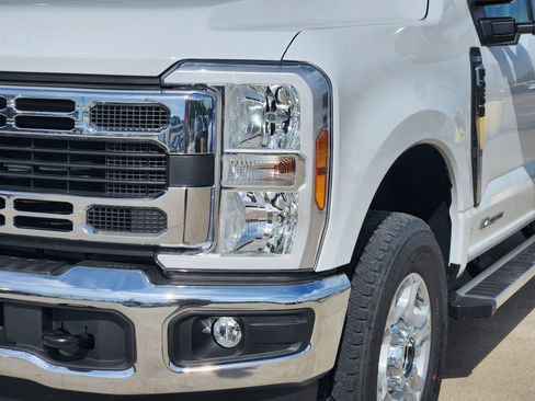 New 2026 Ford F250 XLT w/ FX4 Off-Road Package AWD/4WD image 10