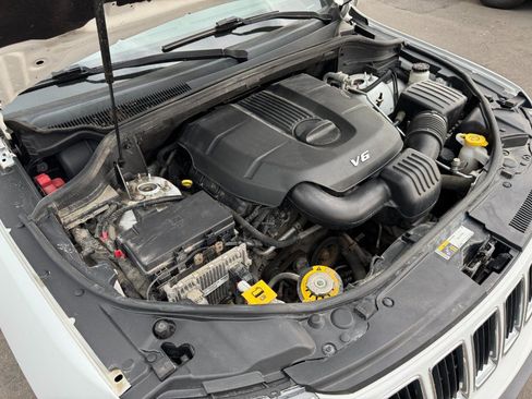 Used 2015 Jeep Grand Cherokee Laredo AWD/4WD image 24