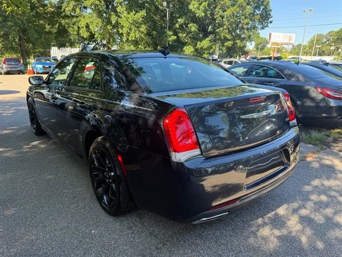 Used 2019 Chrysler 300 Touring w/ Sport Appearance Package RWD image 6