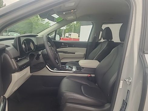 Certified 2024 Kia Carnival EX FWD image 11