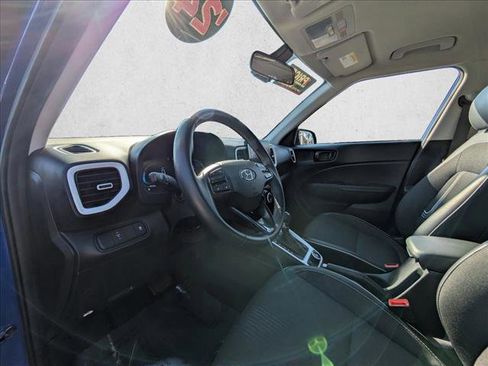 Used 2024 Hyundai Venue Limited image 16