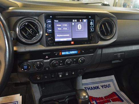 Used 2019 Toyota Tacoma TRD Sport image 19