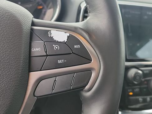 Used 2019 Jeep Grand Cherokee Altitude image 26