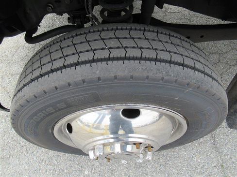 Used 2017 Ford F550 2WD Regular Cab Super Duty image 28