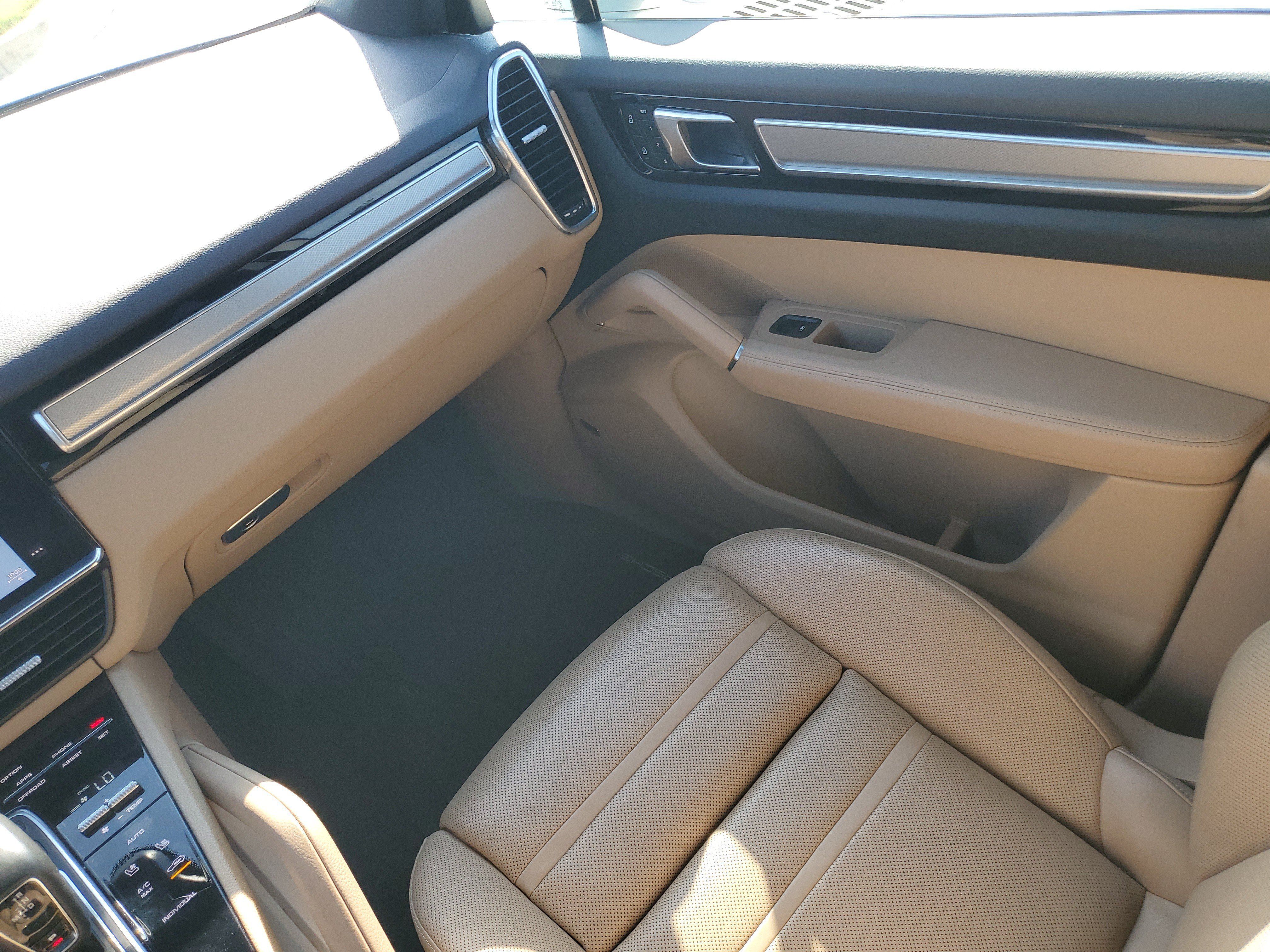 Used 2023 Porsche Cayenne Platinum Edition AWD/4WD image 33