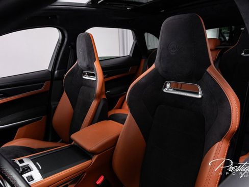 Used 2024 Jaguar F-PACE SVR image 32