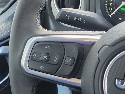 Used 2025 Jeep Wrangler Unlimited Sahara image 11