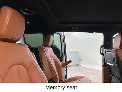 Used 2026 Chrysler Pacifica Pinnacle image 24