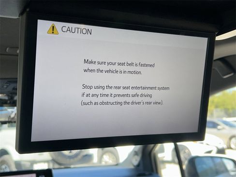 Used 2022 Toyota Sienna Limited image 27