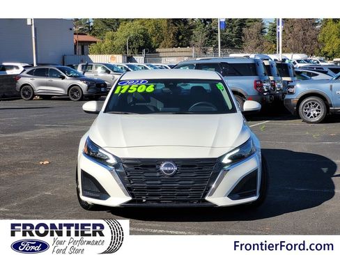 Used 2023 Nissan Altima 2.5 SV image 3