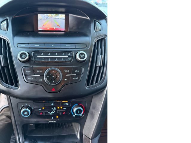 Used 2018 Ford Focus SE w/ Cold Weather Package FWD image 15