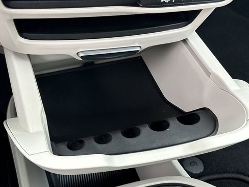 Used 2024 Chrysler Pacifica Touring-L image 37