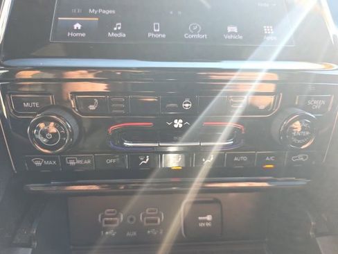 Certified 2024 Jeep Grand Cherokee L Laredo image 18