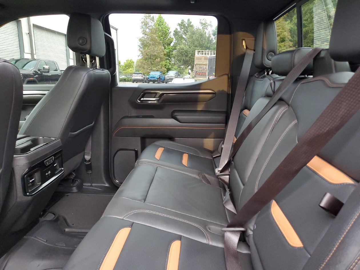Used 2024 GMC Sierra 1500 AT4 w/ Technology Package AWD/4WD image 11