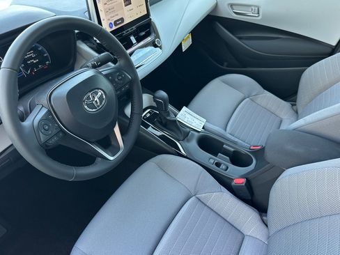Certified 2026 Toyota Corolla SE w/ SE Package FWD image 9