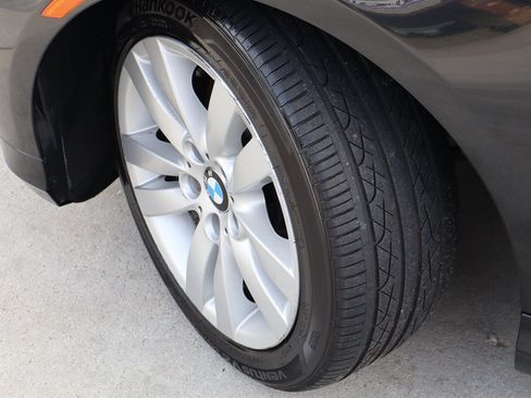 Used 2011 BMW 335i xDrive Sedan AWD/4WD image 10