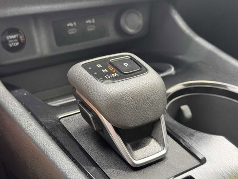 Used 2025 Nissan Rogue SV AWD/4WD image 12