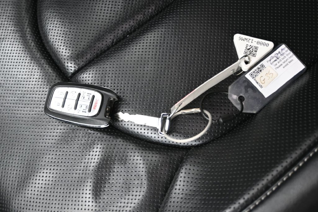 Used 2025 Chrysler Pacifica Limited FWD image 29